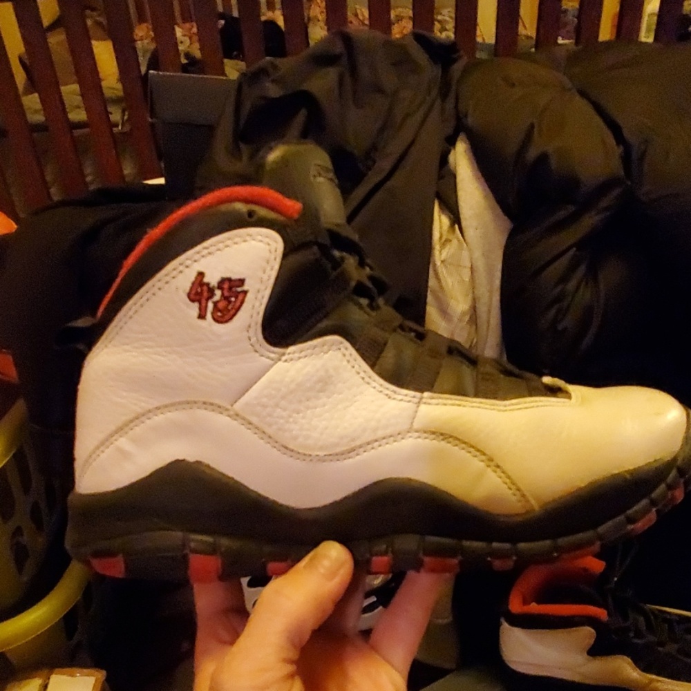 size 6 youth(7.5 women's) Jordan's